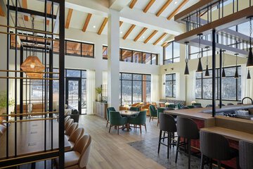 Lobby lounge