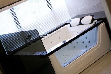 Jetted tub