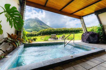 Private spa tub