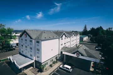 Portland Suites Airport East