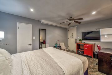 Room 76 of 143