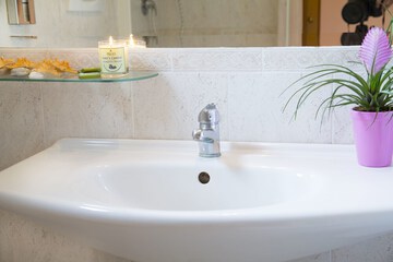 Bathroom sink