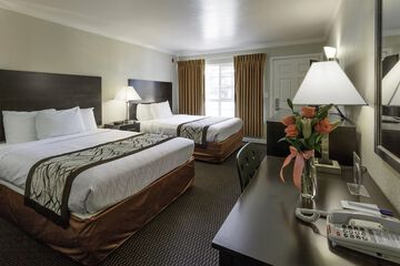 Thunderbird Lodge