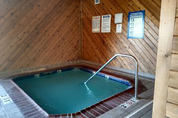 Indoor spa tub