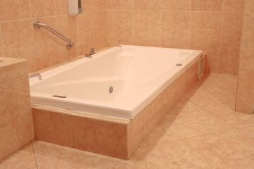 Private spa tub