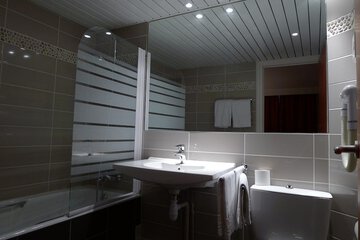 Bathroom sink