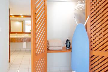 Iron/ironing board