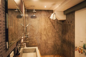 Bathroom shower