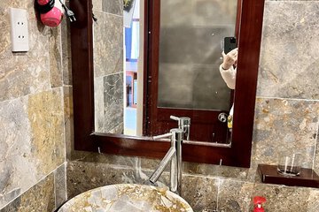 Bathroom sink