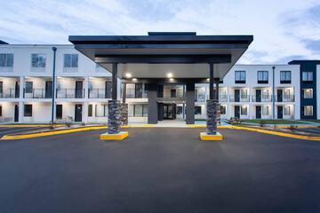 Clarion Pointe