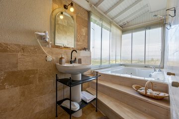 Jetted tub