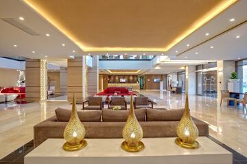 Lobby lounge