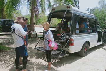 Theme park shuttle