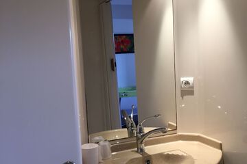 Bathroom sink