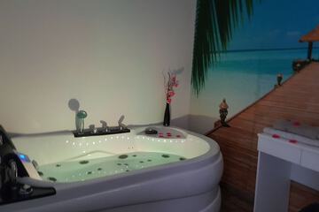 Private spa tub