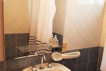 Bathroom sink