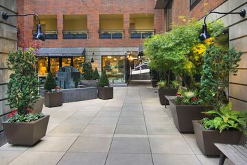 Hotel Exterior 30 of 34