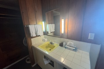 Bathroom sink