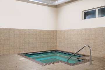 Indoor spa tub