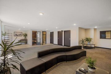 Lounge 56 of 71