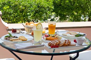 Breakfast meal
