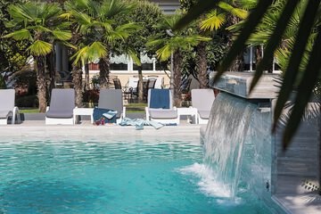 Pool waterfall