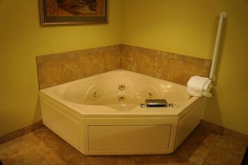 Jetted tub