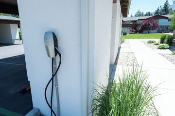 Electric vehicle charging station