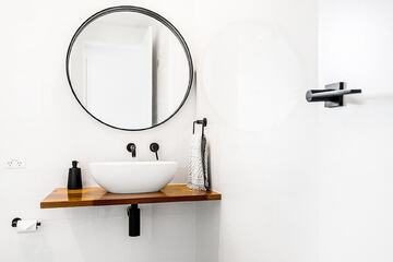 Bathroom sink