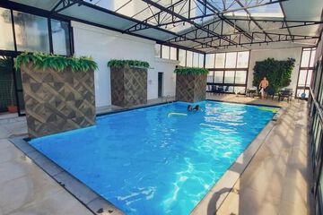 Rooftop pool