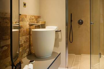 Bathroom sink