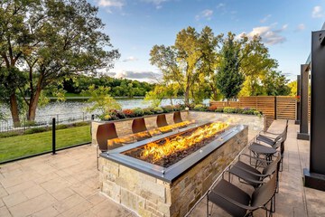 Courtyard by Marriott Appleton Riverfront
