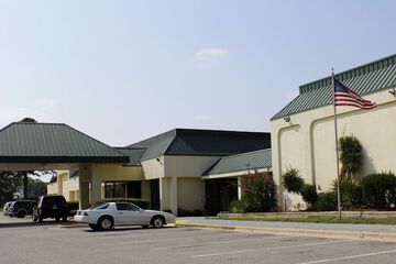 Red Carpet Inn & Suites