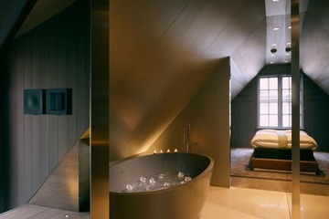 Deep soaking bathtub
