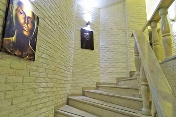 Handrails in stairways