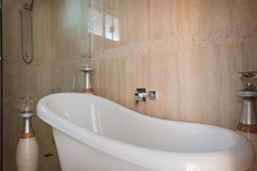 Deep Soaking Bathtub