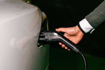Electric vehicle charging station