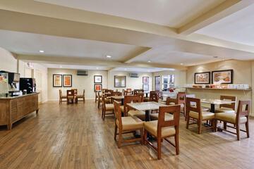 DAYS INN AND SUITES SEAWORLD AIRPORT 17