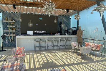 Poolside bar