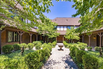 Hotel Exterior 52 of 53