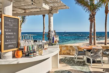 Poolside bar