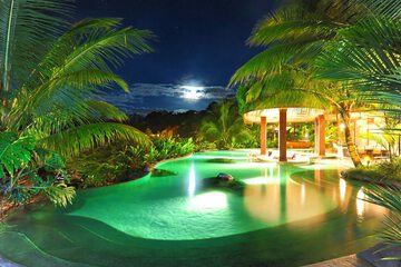 Poolside bar