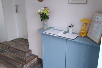 Check-in/check-out kiosk