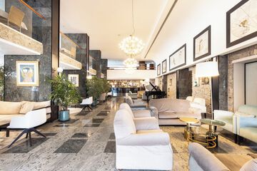 Lobby lounge