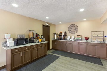 Breakfast/Coffee Service 30 of 32