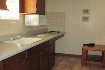  Topaz Inn and Suites 7