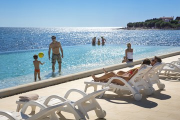 Infinity pool