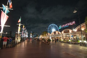 Shopping mall