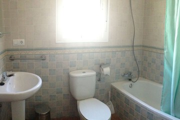 Deep soaking bathtub