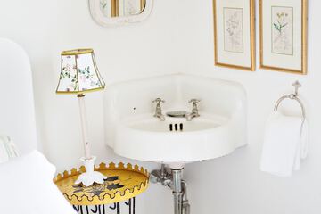 Bathroom sink